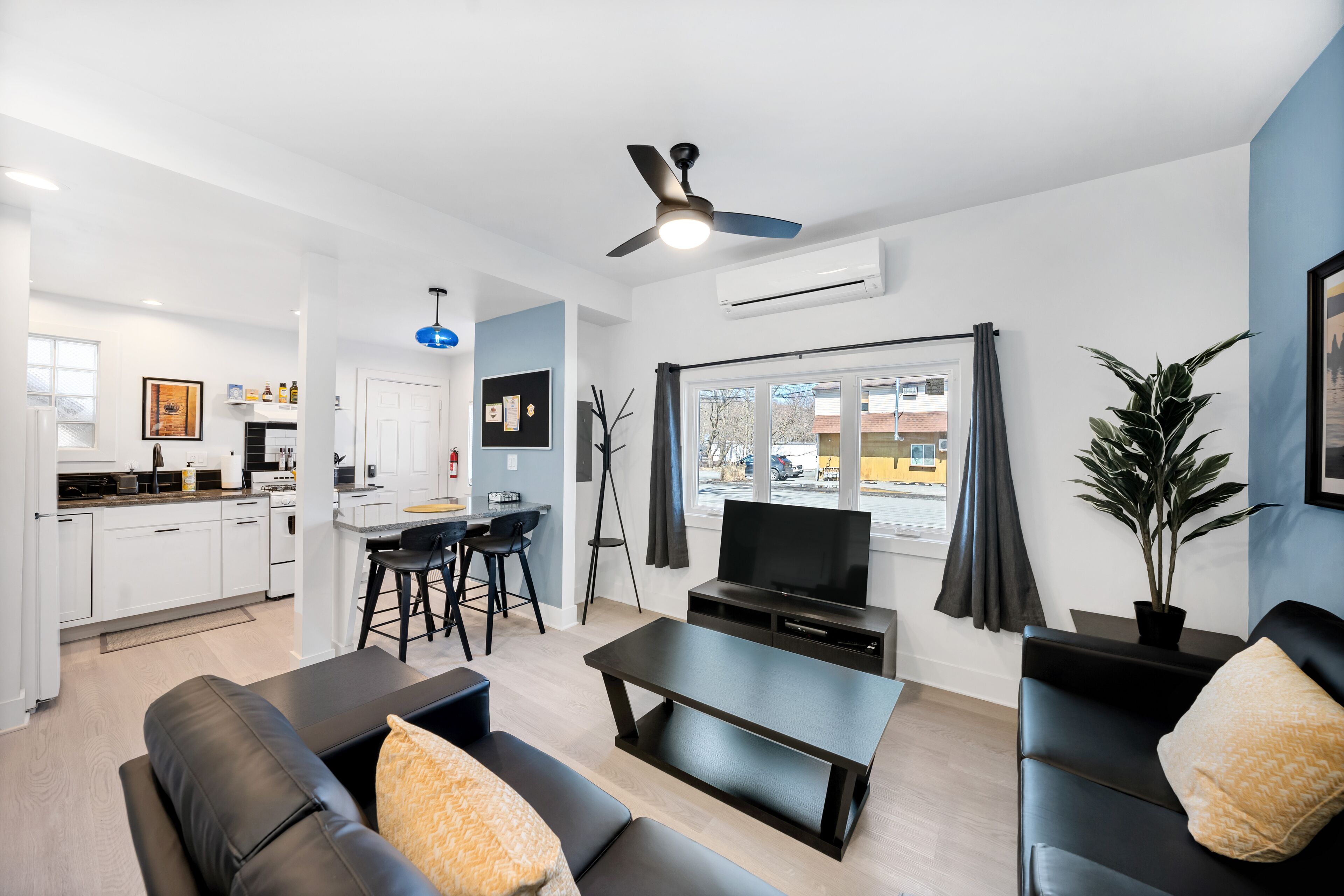 Stay in the heart of Greenwood Lake minutes away from the lake 