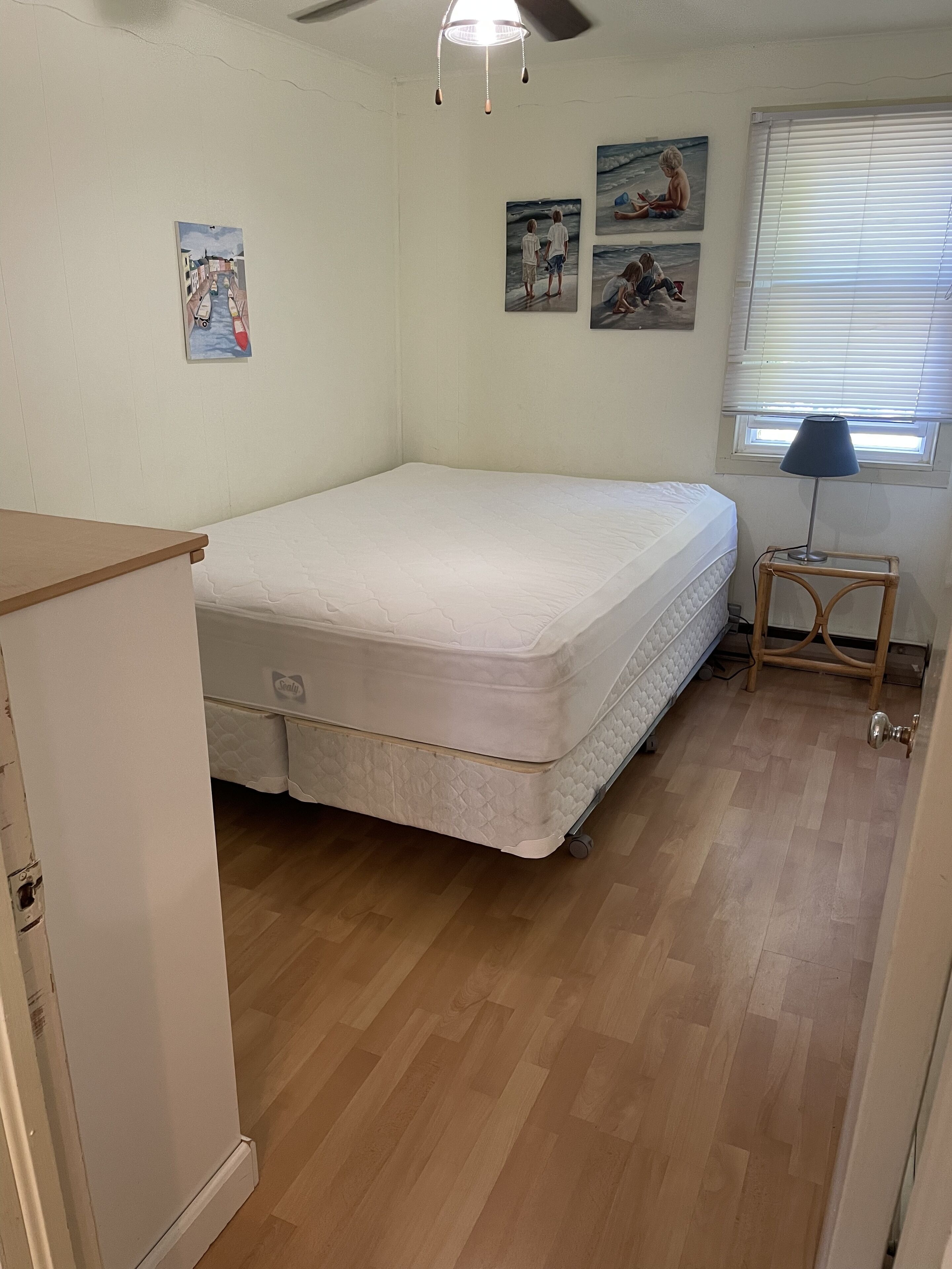 Cute 3 Bedroom Less Then 1 Min Walk to Main Beach