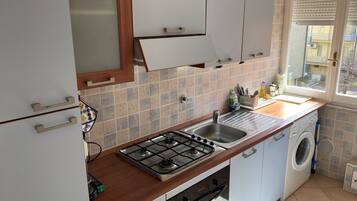 Kühlschrank, Ofen, Herdplatte, Geschirrspüler