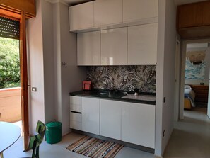 Highchair, dining tables - Lovely one-bedroom apartment with terrace (Viareggio)