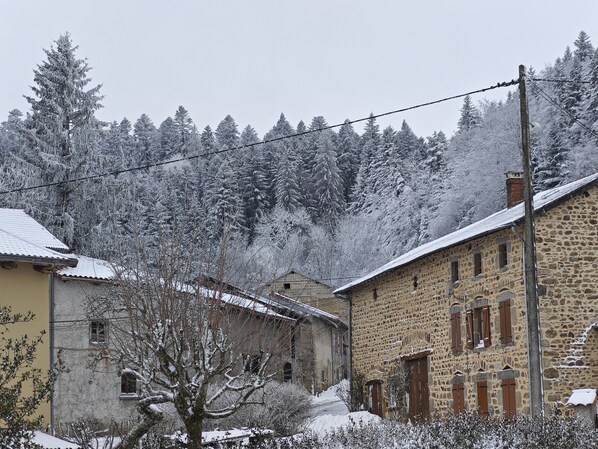 Exterior - Gîte en Pierre à la Montagne à Proximité de Sentiers de Randonnées (CHAMPETIERES)