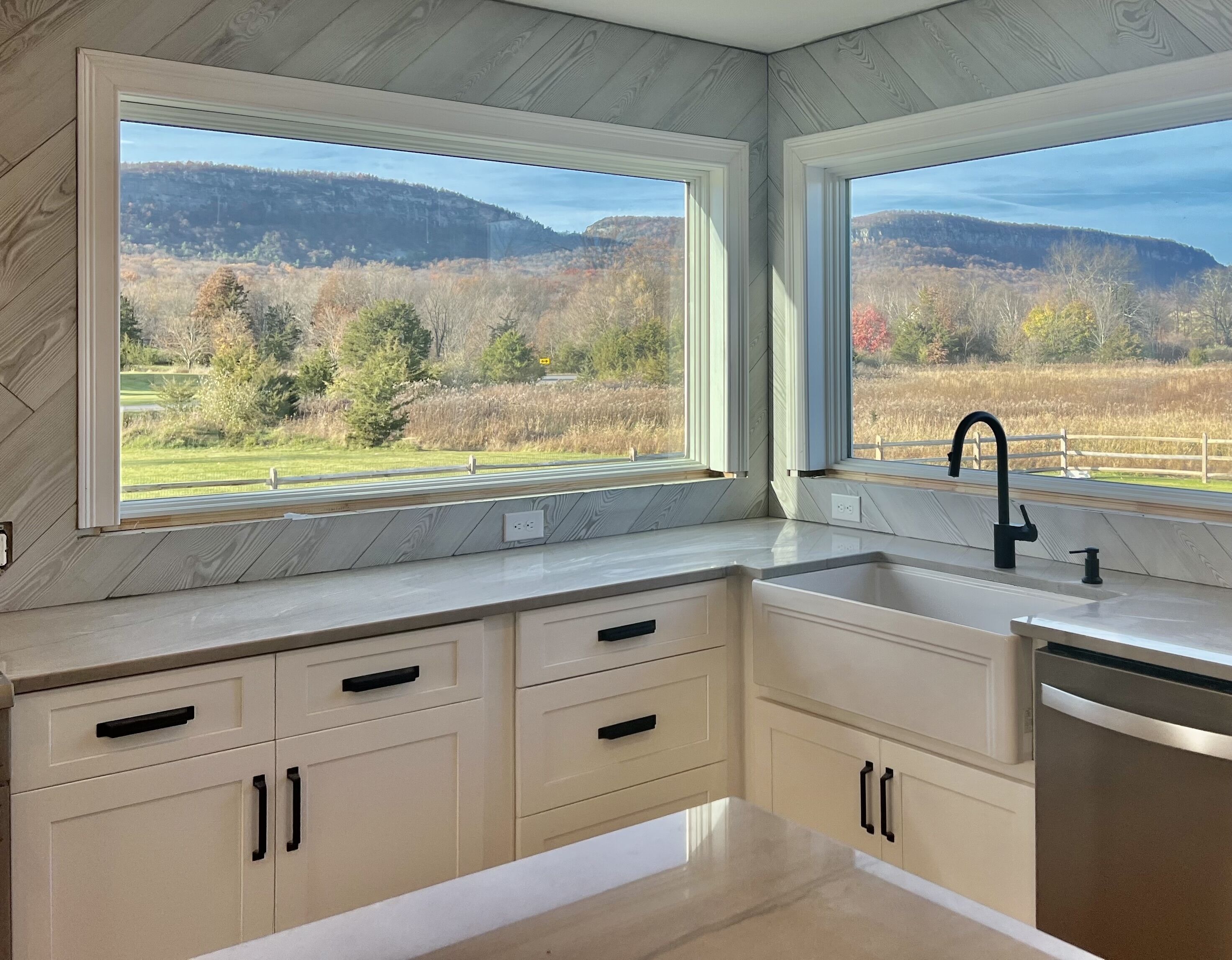 Luxurious 5bd Mountain Home w/Heated Pool,Hot Tub & Firepit 