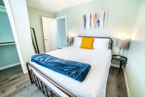 1 bedroom, iron/ironing board, WiFi, bed sheets - Fascinating 1BR/1 BA Near Festive DT and Riverwalk (San Antonio)