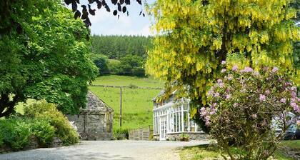 The Coach House - Two Bedroom Cottage, Sleeps 4