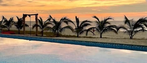 Piscina all'aperto, cabine incluse nel prezzo