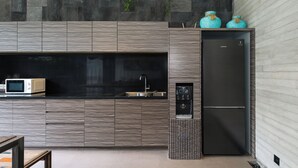 Exclusive Room, 2 Bedrooms | Private kitchen - Swan Villa R (Seminyak)