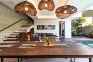 Living area - The Swan Villas by Villa Finder (Seminyak)