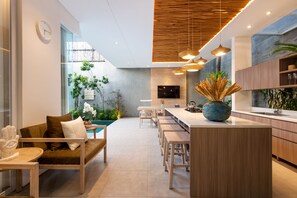 Villa (Swan Villas) | Dining room