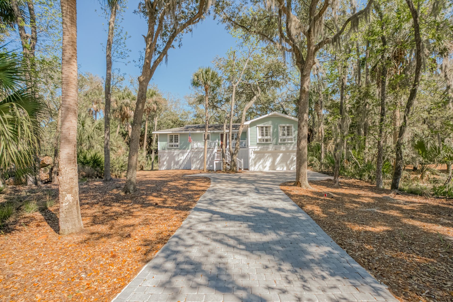 4 bed 4 Bath, Golf Cart and Amenity Cards Available