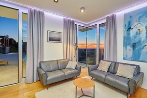 TV - Villa San Mauro - Four Bedroom Villa, Sleeps 8 (Momjan)