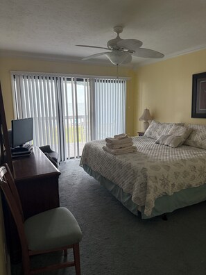 2 bedrooms, iron/ironing board, Internet, bed sheets