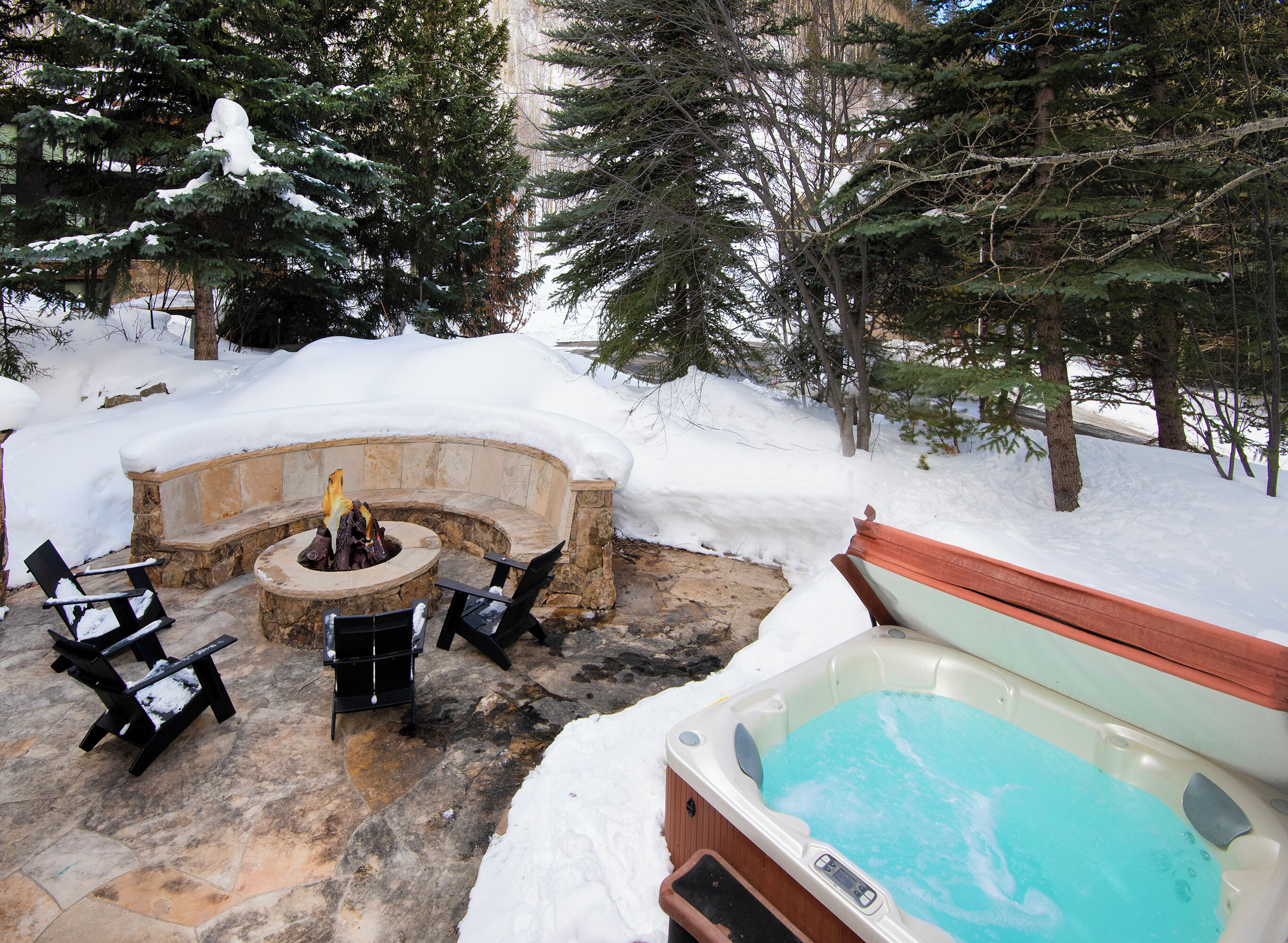 Stunning Mansion w/ Vail Mountain Views, Spacious Deck, Hot Tub! 5 Min from Mtn