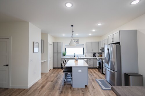 NEW CENTRAL PARK TOWNHOME w/ Golf Course view Across from Arnold's Park!