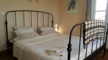 1 bedroom, iron/ironing board, travel cot, free WiFi