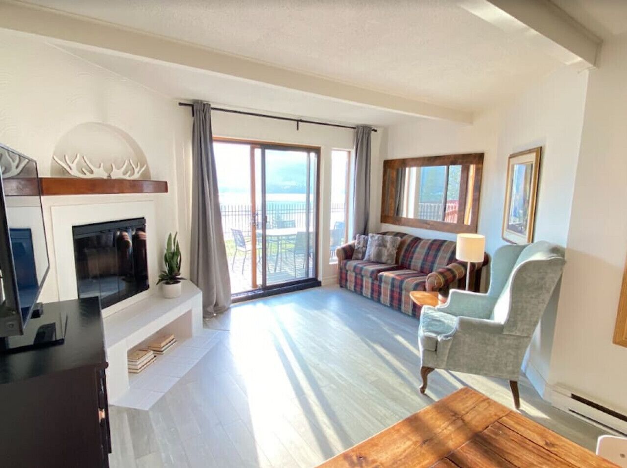 Unit 206 (Hotel du Lac, Mont-Tremblant)