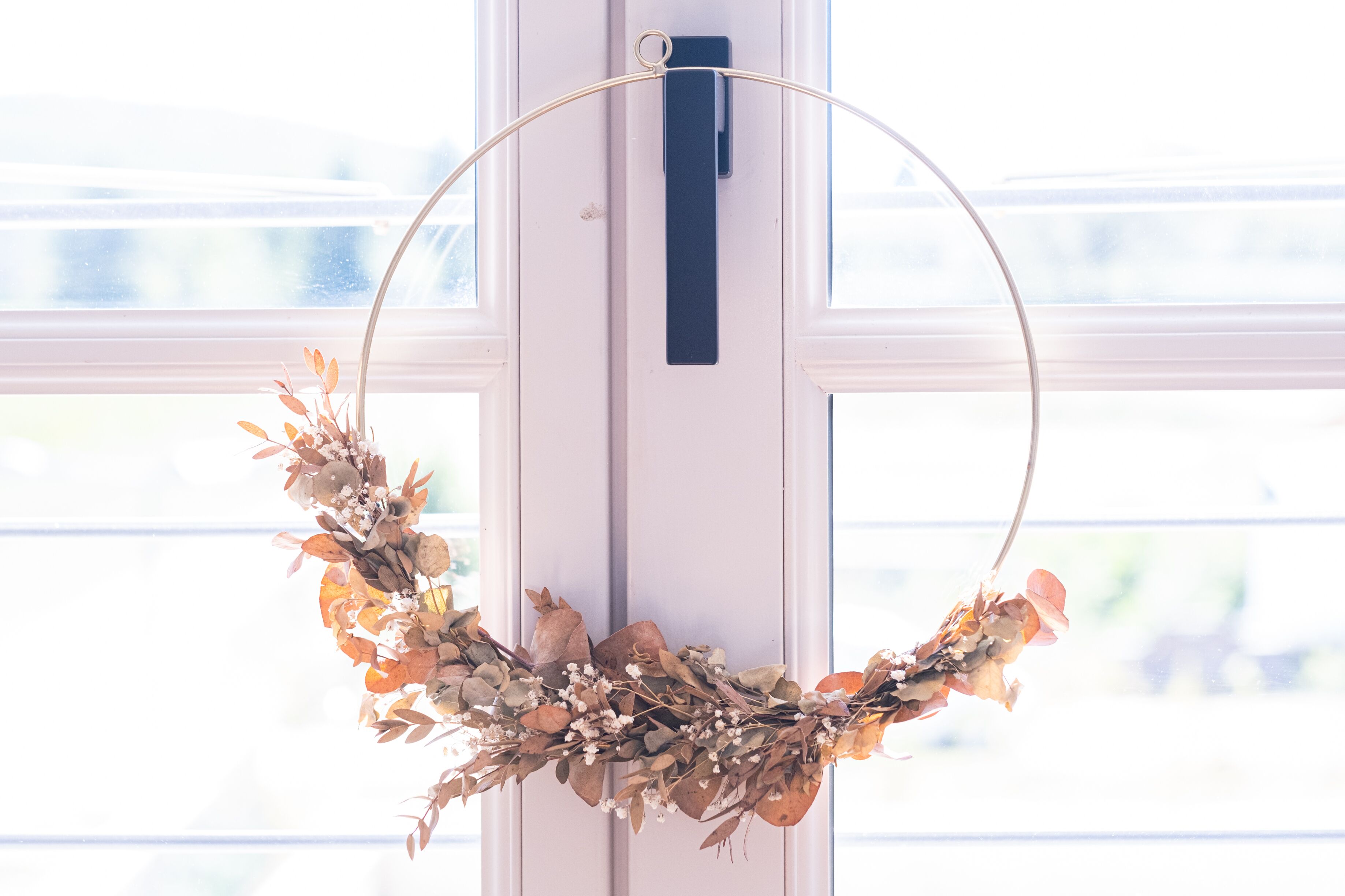 A wreath on a door.