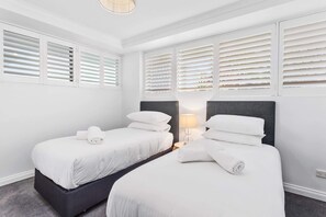 2 bedrooms, desk, iron/ironing board, WiFi