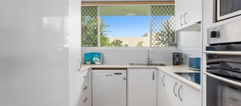 Beachfront 2-Bed with Pool, BBQ & Tennis Court