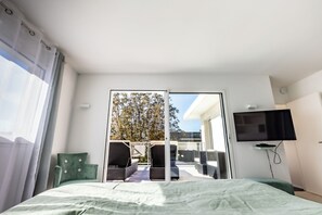 6 Schlafzimmer, Schreibtisch, Bügeleisen/Bügelbrett, kostenloses WLAN