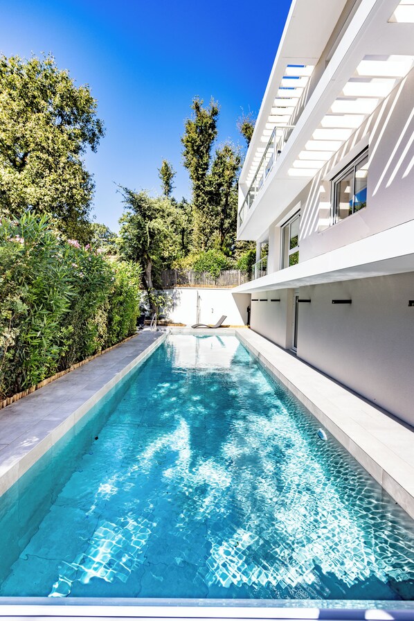 Outdoor pool, a heated pool