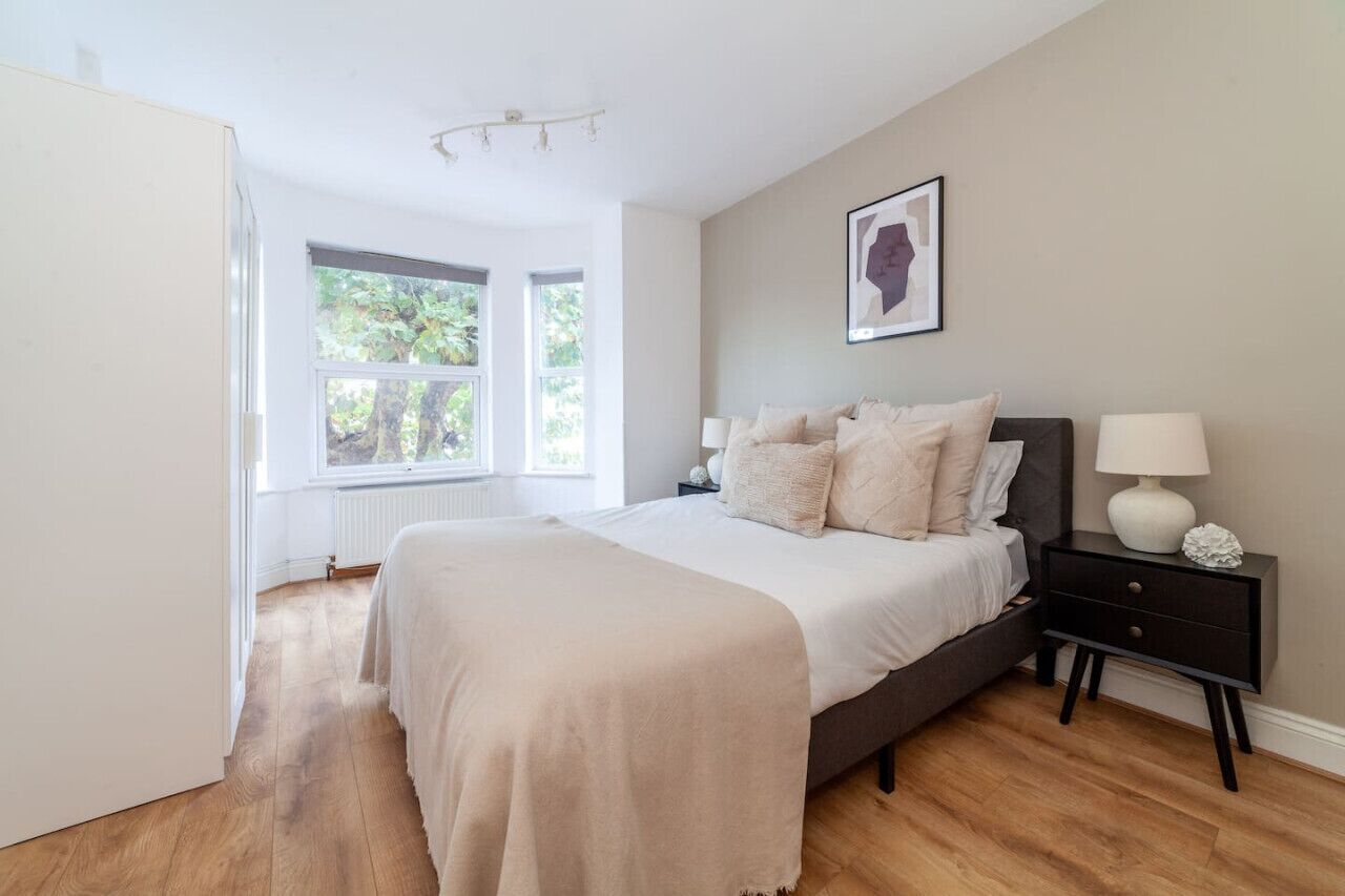 4 bedrooms, iron/ironing board, free WiFi, bed sheets