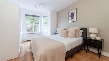 4 bedrooms, iron/ironing board, free WiFi, bed sheets