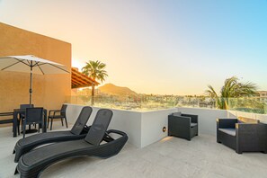 Outdoor dining - Newly Remodeled Condo In Cabo Marina - Casa Rosa (Cabo San Lucas)
