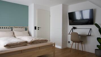 1 bedroom, desk, iron/ironing board, WiFi (free)