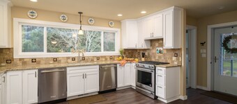 Ocean Views, Room to Gather, a Kitchen Made for Sharing, Spacious Deck, and Dogs Welcome