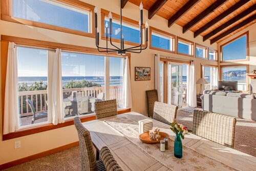 Oceanfront, Large Deck with Panoramic Beach Views, Direct Beach Access, Master on Main Floor