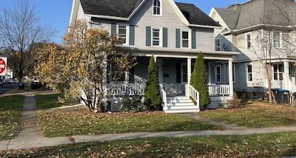 Charming 4 BD near DT Geneva