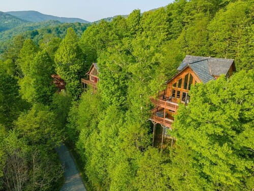 Ski In/Out @ Hatley Pointe ~Views~HotTub ~Fire Pit