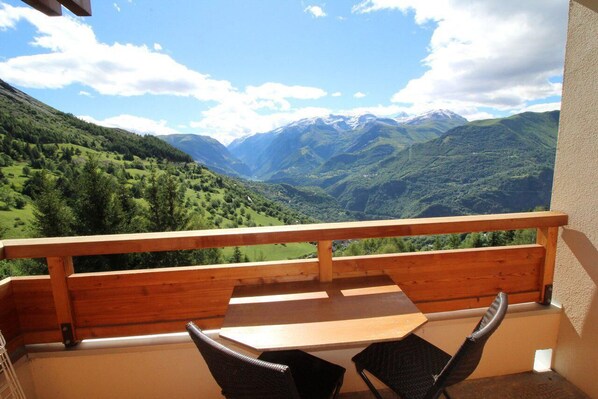 Outdoor dining - View open, balcony, parking, tv, ski locker, 27m², Auris en Oisans (Auris)