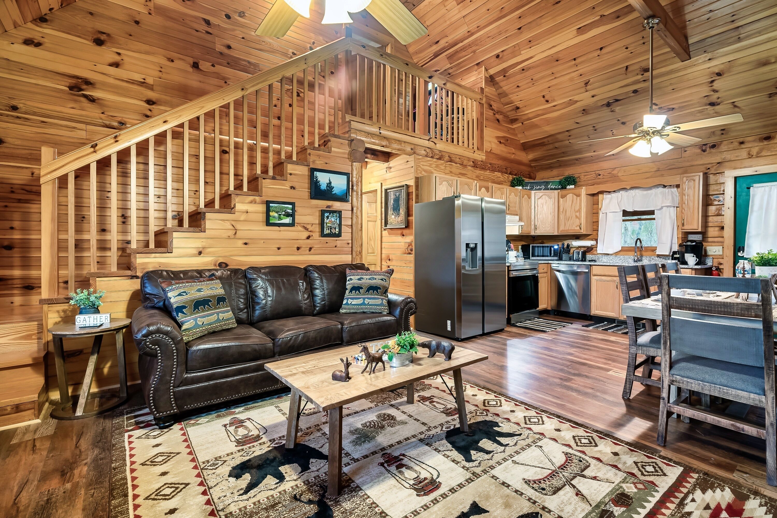 Havens Cabin with Views Game Room King Bed Hot Tub