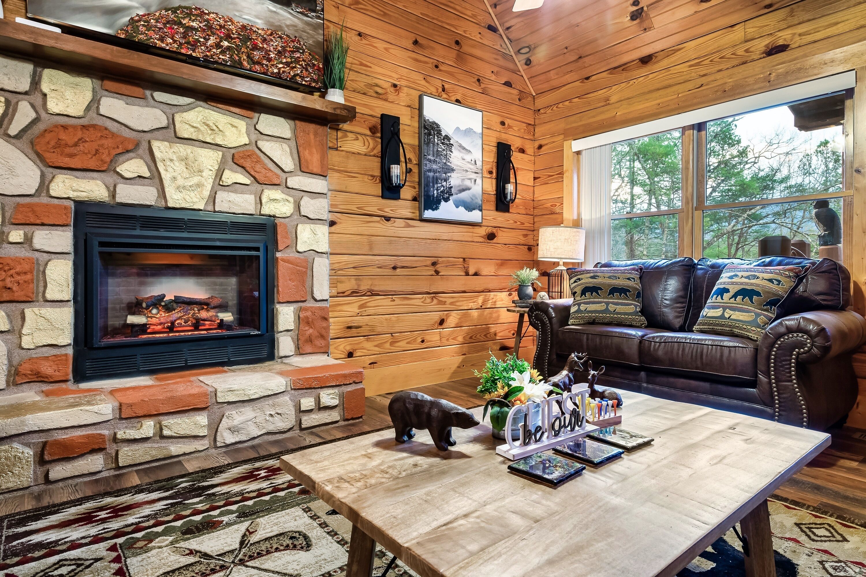 Havens Cabin with Views Game Room King Bed Hot Tub