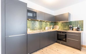 Fridge, microwave, dishwasher, coffee/tea maker