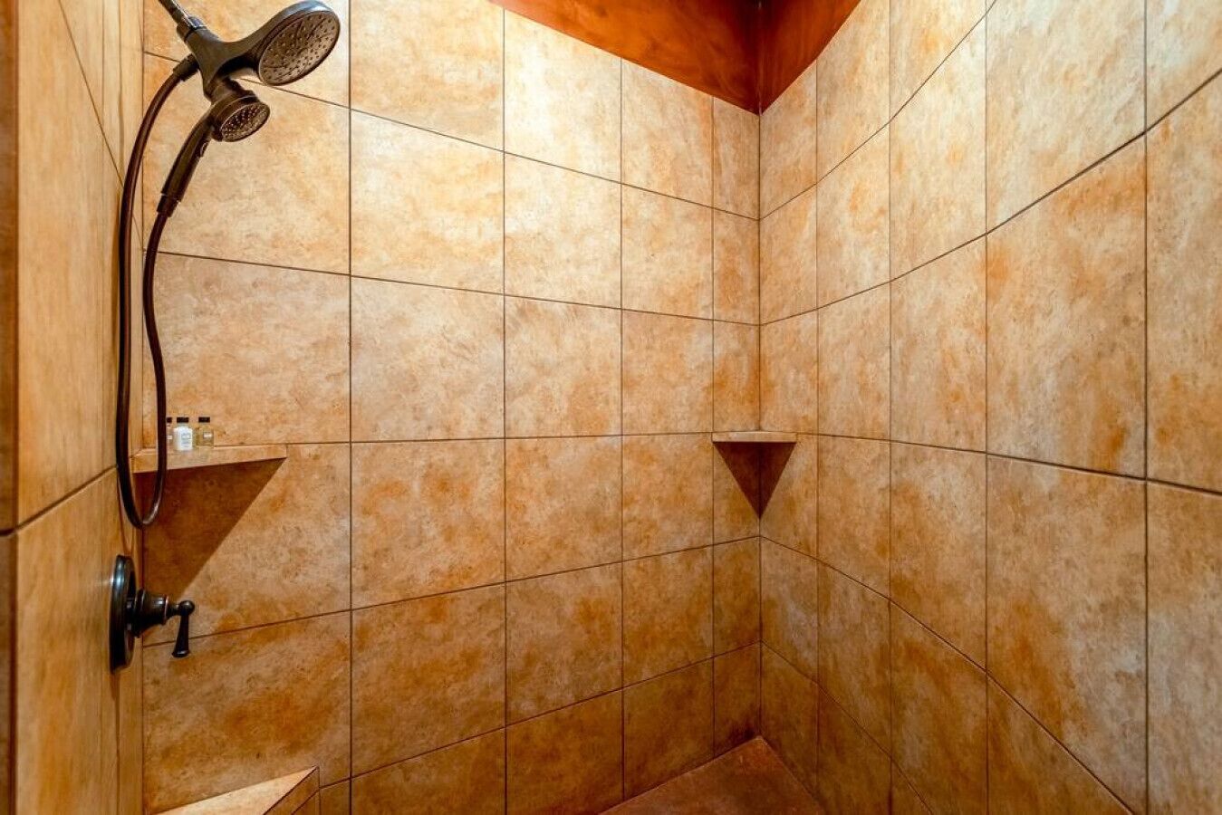 Sèche-cheveux, serviettes fournies