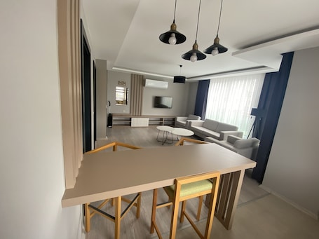 Cortinas blackout, tabla de planchar con plancha y wifi gratis