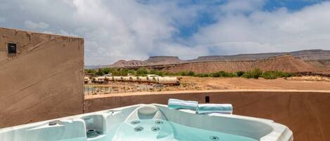 Tina de hidromasaje al aire libre