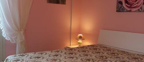 2 Schlafzimmer, Bügeleisen/Bügelbrett, Bettwäsche