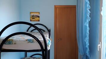 2 bedrooms, iron/ironing board, bed sheets