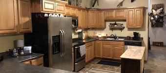 Outdoorsman Paradise- 1/2 mile from Lake Oahe