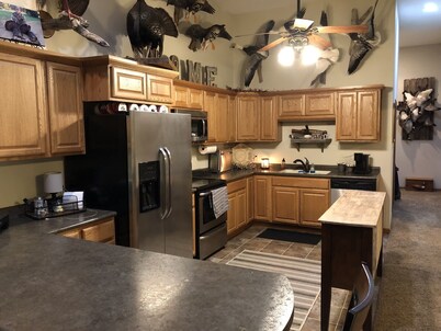 Outdoorsman Paradise- 1/2 mile from Lake Oahe