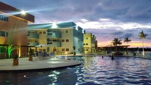 Outdoor pool - Golden Lake Residence (Arraial do Cabo)