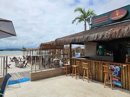 Bar à beira da piscina