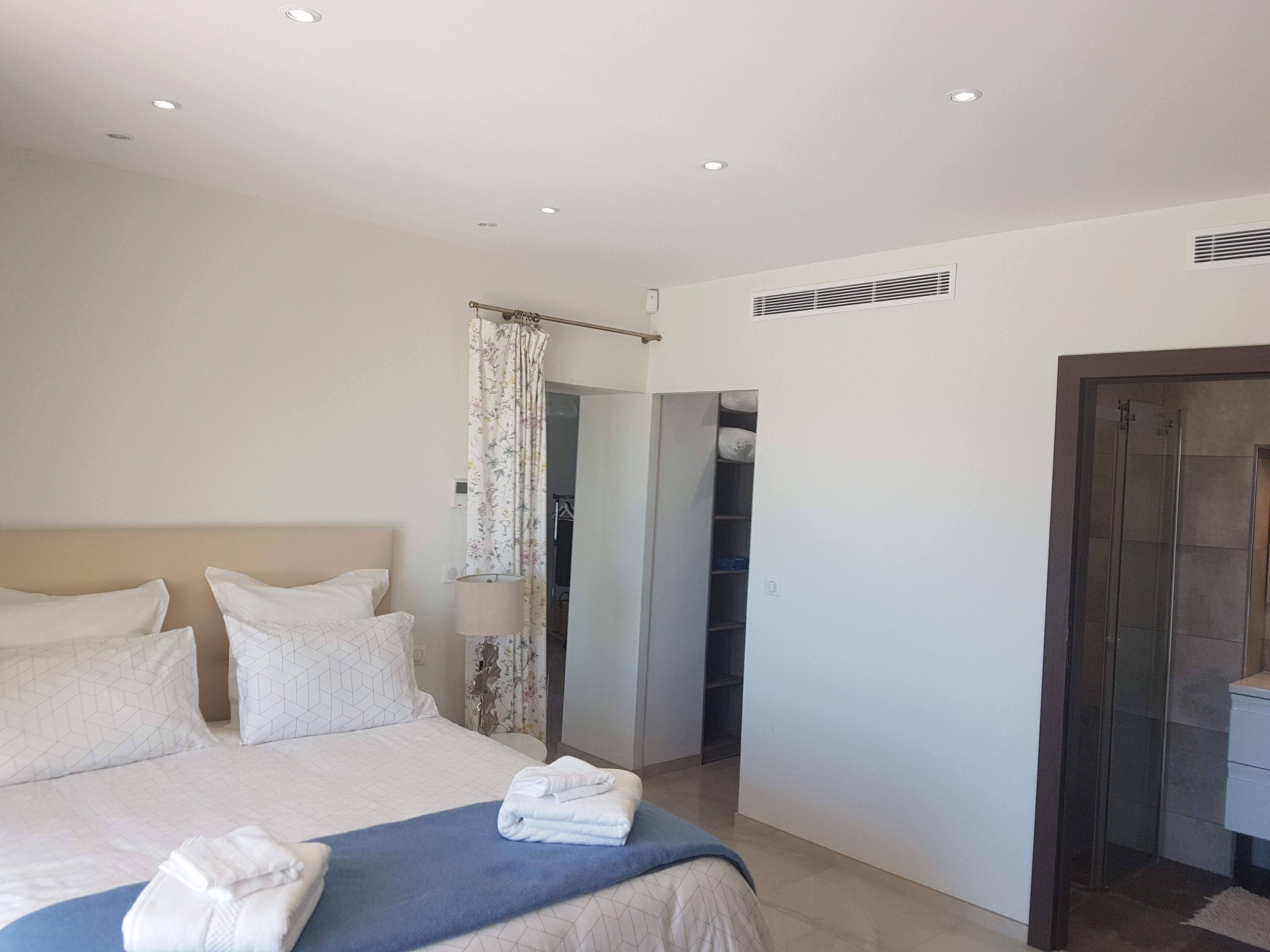 5 bedrooms, in-room safe, iron/ironing board, free WiFi