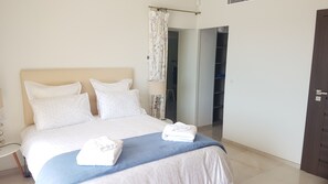 5 Schlafzimmer, Zimmersafe, Bügeleisen/Bügelbrett, kostenloses WLAN