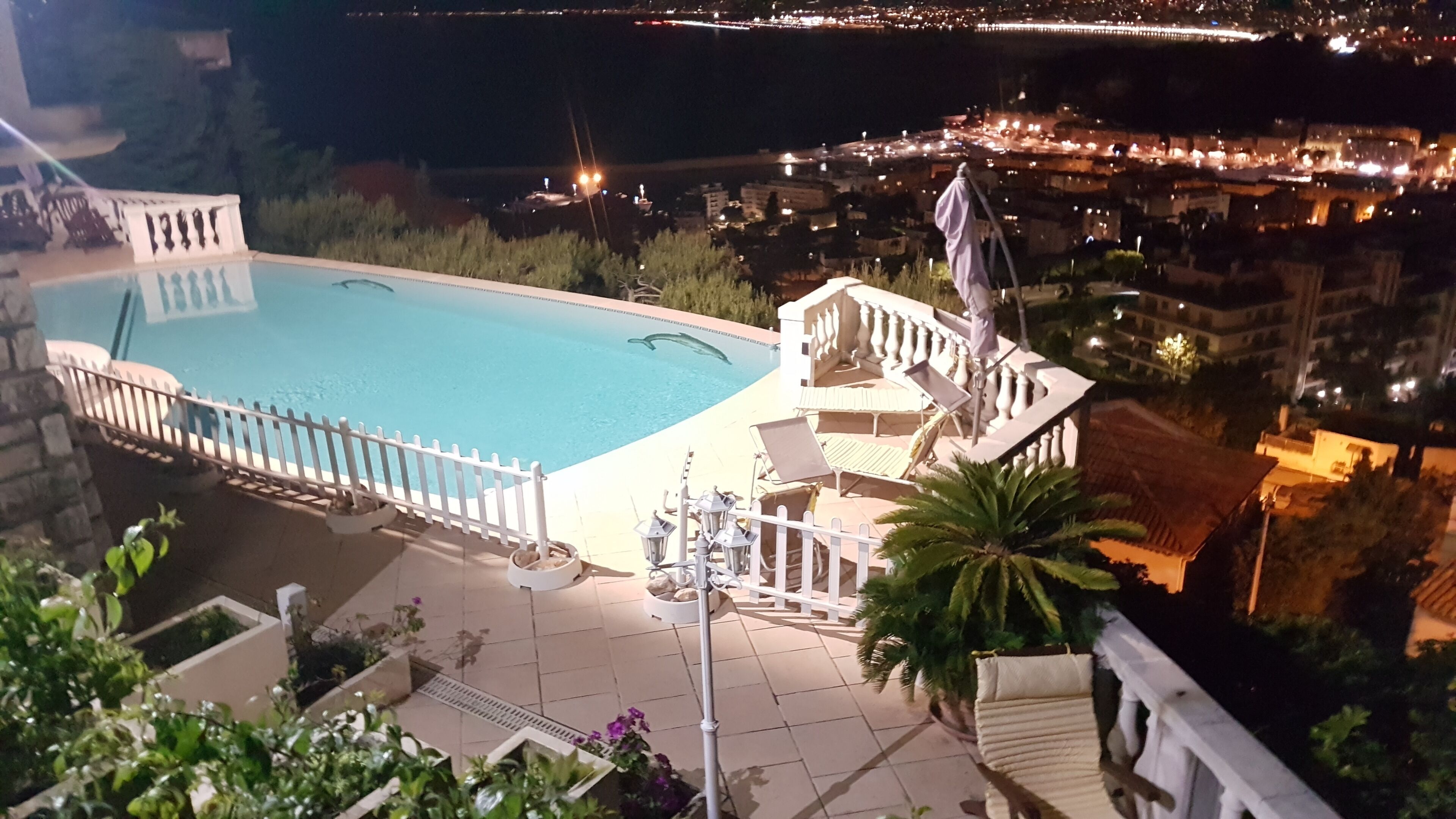 Outdoor pool, an infinity pool