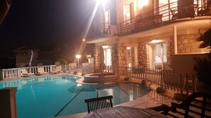Außenpool, Infinity-Pool