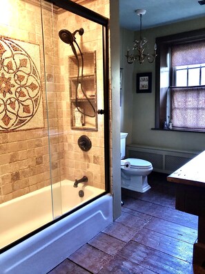 Hair dryer, towels, soap, toilet paper - Fontinalis- Historic stone farm house (ca. 1700’s) on famous trout stream.  (Newville)